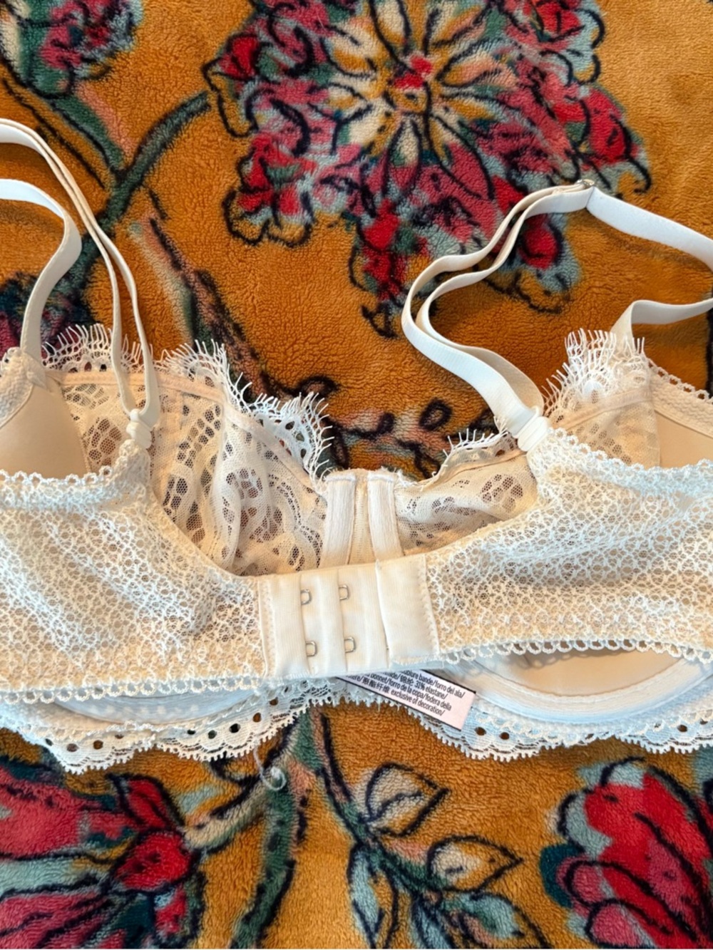 Victoria's Secret White Lace Bra - Picture 2 of 9